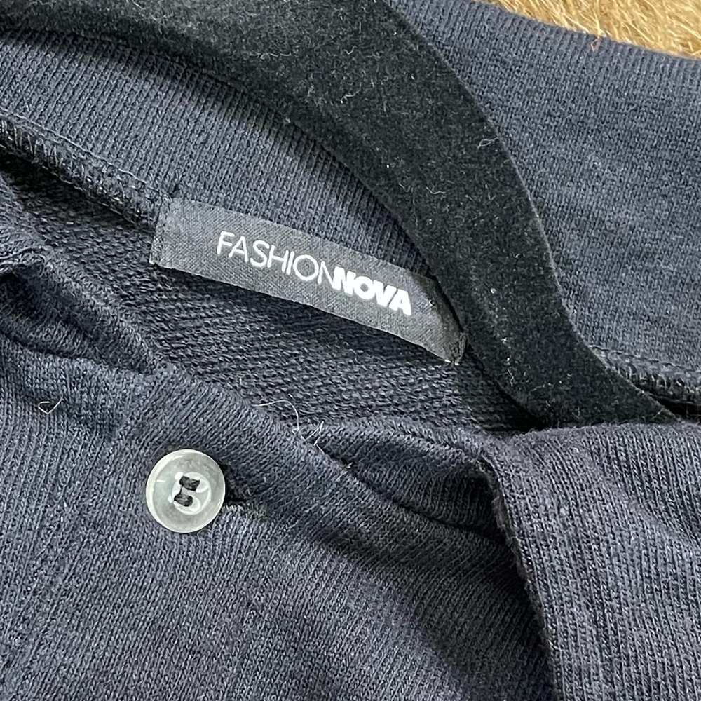 Black Fashion Nova East Coast Crop pull - over - Picture 5 of 7
